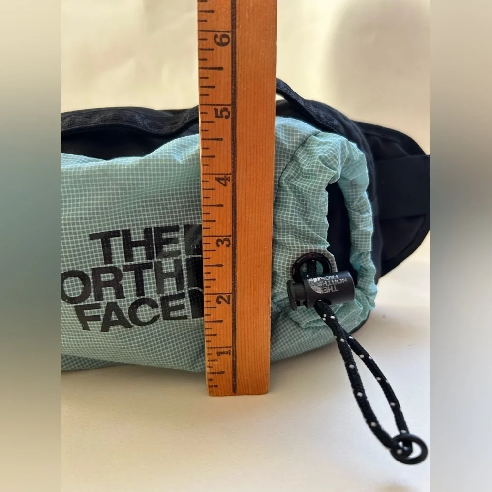 The North Face Men's Black & green  Belt Bag with Front Logo unisex